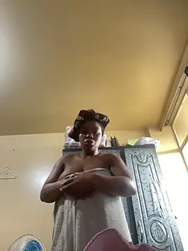 Snapshot of Babedaawl chatting on December 19, 11:39 am Babedaawl online show from December 19, 11:39 am