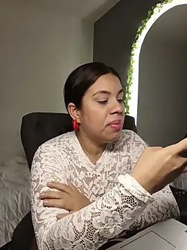 Snapshot of GabyMontenegro chatting on November 6, 12:17 pm GabyMontenegro online show from November 6, 12:17 pm