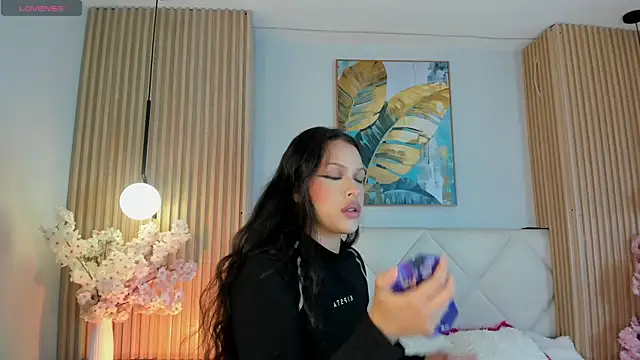 Mila Hank  online show from May 3, 12:33 pm