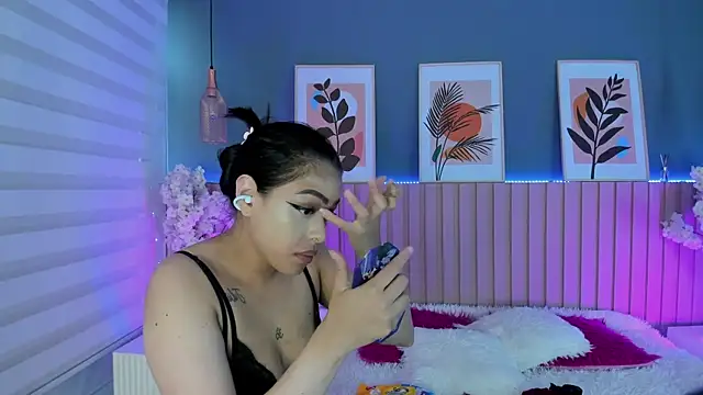 Mila Hank  online show from May 6, 12:10 pm