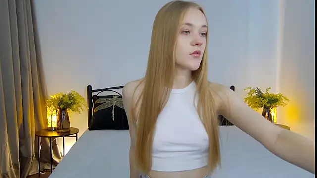 Snapshot of KumiKruz chatting on September 13, 1:00 pm KumiKruz online show from September 13, 1:00 pm