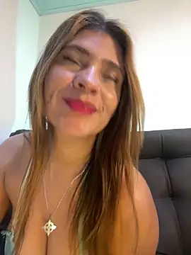 Snapshot of Skarlett_12_ chatting on October 22, 11:21 am Skarlett 12 online show from October 22, 11:21 am