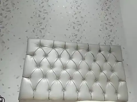 Snapshot of michelle_perla chatting on October 18, 6:30 pm michelle perla online show from October 18, 6:30 pm