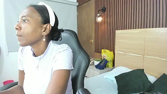 Snapshot of coral15_ chatting on October 22, 2:12 am coral15  online show from October 22, 2:12 am