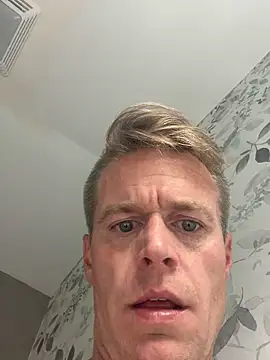 Snapshot of DILFiGuess11 chatting on September 25, 5:00 am DILFiGuess11 online show from September 25, 5:00 am