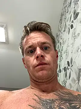 Snapshot of DILFiGuess11 chatting on October 1, 5:13 am DILFiGuess11 online show from October 1, 5:13 am