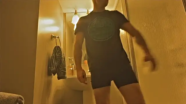 Snapshot of DILFiGuess11 chatting on October 23, 2:22 am DILFiGuess11 online show from October 23, 2:22 am