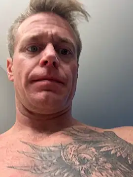 Snapshot of DILFiGuess11 chatting on October 28, 4:38 am DILFiGuess11 online show from October 28, 4:38 am