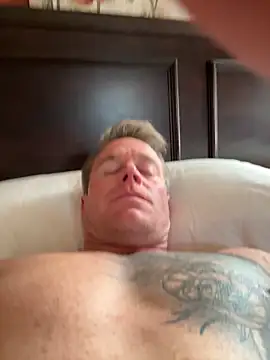 Snapshot of DILFiGuess11 chatting on October 28, 7:38 pm DILFiGuess11 online show from October 28, 7:38 pm