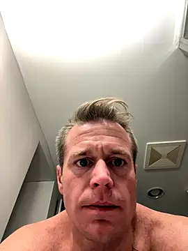 Snapshot of DILFiGuess11 chatting on October 30, 6:04 am DILFiGuess11 online show from October 30, 6:04 am