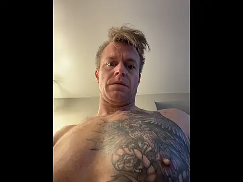 DILFiGuess11 online show from May 5, 2:36 pm