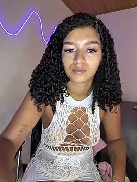 Snapshot of larajuli chatting on March 24, 1:49 pm larajuli online show from March 24, 1:49 pm