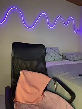 Snapshot of larajuli chatting on March 27, 2:50 am larajuli online show from March 27, 2:50 am