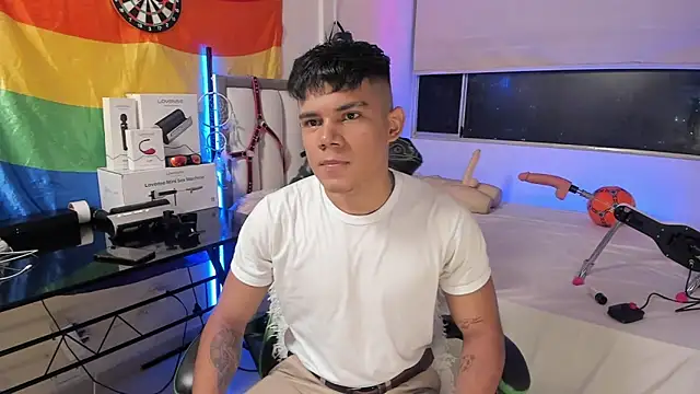 Snapshot of Jack_castell chatting on March 28, 11:59 pm Jack castell online show from March 28, 11:59 pm