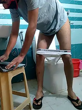 Snapshot of johnysinsr chatting on December 20, 3:13 am johnysinsr online show from December 20, 3:13 am