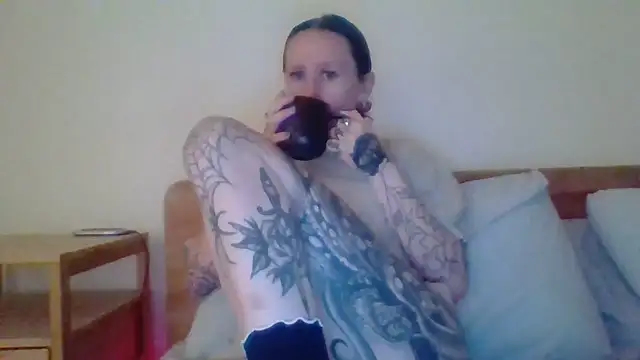 Snapshot of liltiddygoffwaifu chatting on October 21, 7:25 pm liltiddygoffwaifu online show from October 21, 7:25 pm