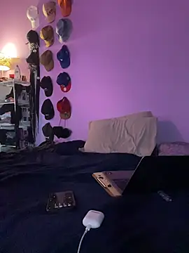 TRILLAHUNG online show from June 18, 4:13 am