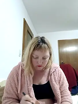 Snapshot of LiluLiluLilu chatting on February 28, 5:36 pm LiluLiluLilu online show from February 28, 5:36 pm