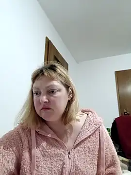 Snapshot of LiluLiluLilu chatting on March 1, 10:12 pm LiluLiluLilu online show from March 1, 10:12 pm