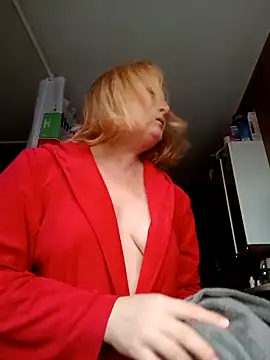 Snapshot of LiluLiluLilu chatting on March 5, 8:32 am LiluLiluLilu online show from March 5, 8:32 am