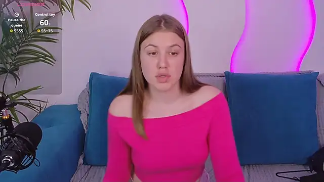 Snapshot of MelanieHenders chatting on September 24, 5:05 pm MelanieHenders online show from September 24, 5:05 pm