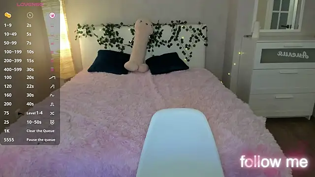 Snapshot of LightStar_18 chatting on September 18, 7:54 am LightStar 18 online show from September 18, 7:54 am