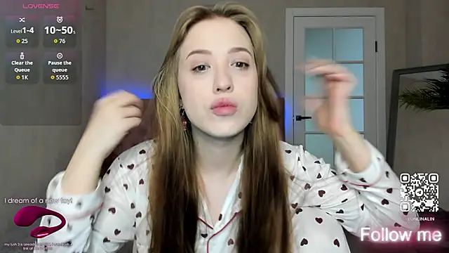 Snapshot of LightStar_18 chatting on September 25, 9:02 am LightStar 18 online show from September 25, 9:02 am