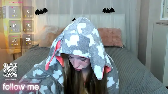 Snapshot of LightStar_18 chatting on November 1, 9:22 am LightStar 18 online show from November 1, 9:22 am