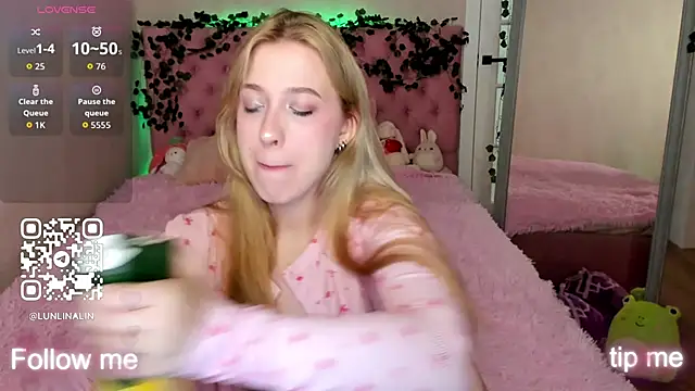 Snapshot of LightStar_18 chatting on November 15, 5:09 pm LightStar 18 online show from November 15, 5:09 pm