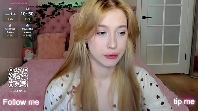 Snapshot of LightStar_18 chatting on November 27, 3:25 pm LightStar 18 online show from November 27, 3:25 pm