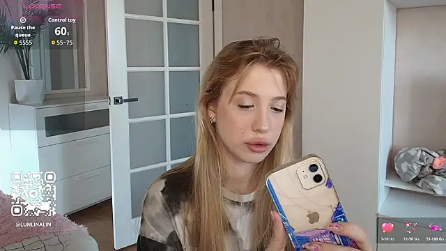 Snapshot of LightStar_18 chatting on February 2, 2:54 am LightStar 18 online show from February 2, 2:54 am