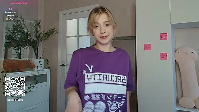 Snapshot of LightStar_18 chatting on February 5, 2:16 am LightStar 18 online show from February 5, 2:16 am