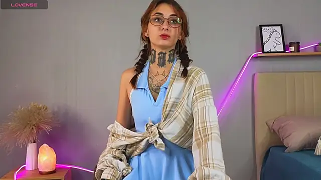 LisaDeVil online show from September 14, 2:49 pm