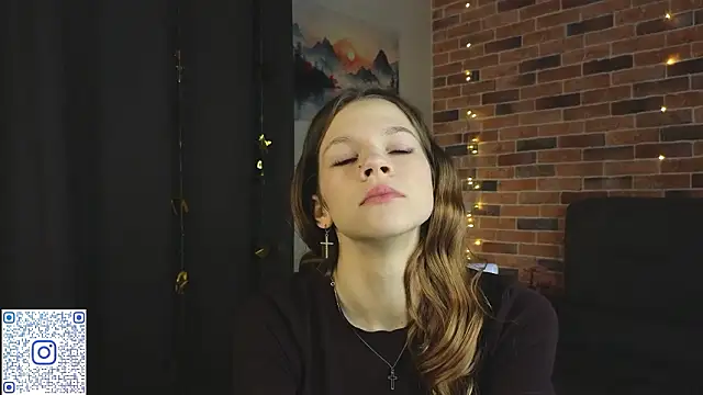 VelvetRisque online show from March 1, 6:37 am