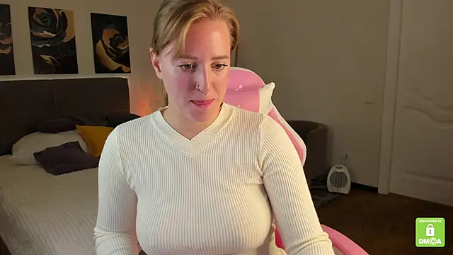 Snapshot of Alice_Cire chatting on September 12, 9:42 am Alice Cire online show from September 12, 9:42 am