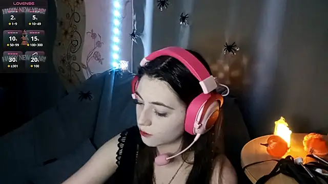 Sophiecuttie online show from October 31, 5:47 pm