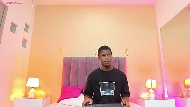 Snapshot of Kiaraa_y_Her_Crazy chatting on March 7, 3:58 am Kiaraa y Her Crazy online show from March 7, 3:58 am