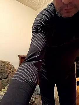 Snapshot of frederic198 chatting on January 8, 9:06 pm frederic198 online show from January 8, 9:06 pm