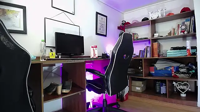 GretaVoss  online show from October 2, 8:05 pm