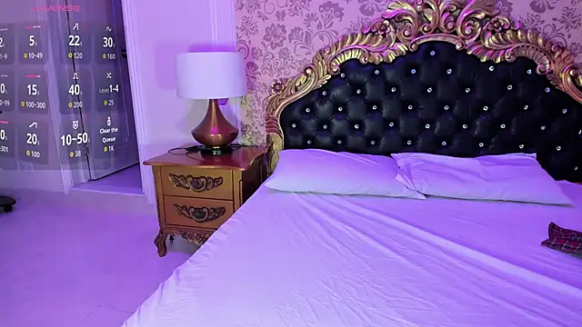 Snapshot of HatsaJones chatting on October 19, 3:40 am HatsaJones online show from October 19, 3:40 am