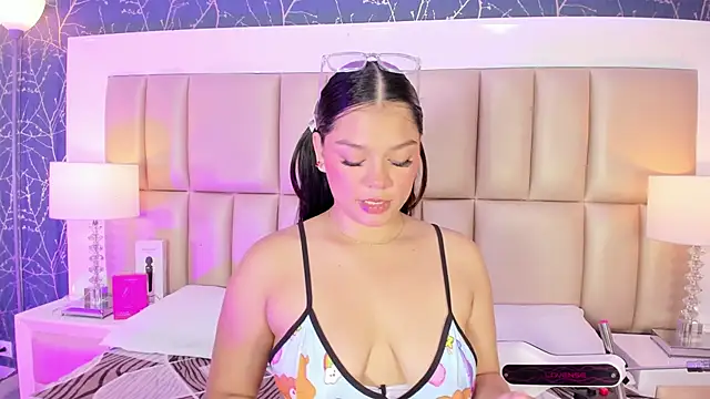 HatsaJones online show from March 4, 3:56 am