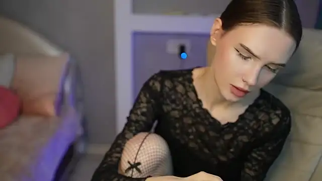 EmilyMiar online show from September 16, 3:46 pm