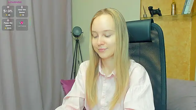 SoonMoor online show from November 25, 7:03 pm