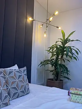 TiffanyyLam online show from October 17, 10:51 am