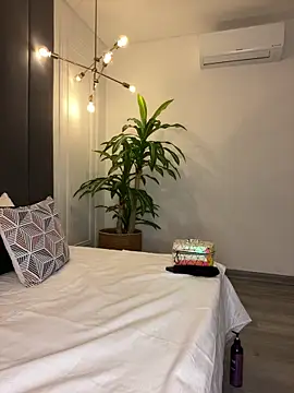 TiffanyyLam online show from October 19, 3:01 pm