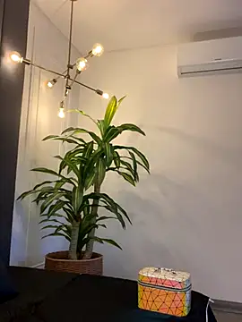 TiffanyyLam online show from October 30, 11:11 am