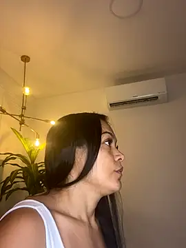 TiffanyyLam online show from December 16, 11:37 am