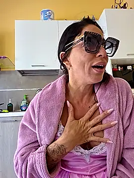 Snapshot of sexy7883 chatting on October 19, 7:53 am sexy7883 online show from October 19, 7:53 am