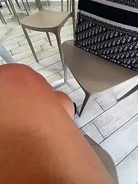 Snapshot of sexy7883 chatting on October 22, 9:42 am sexy7883 online show from October 22, 9:42 am