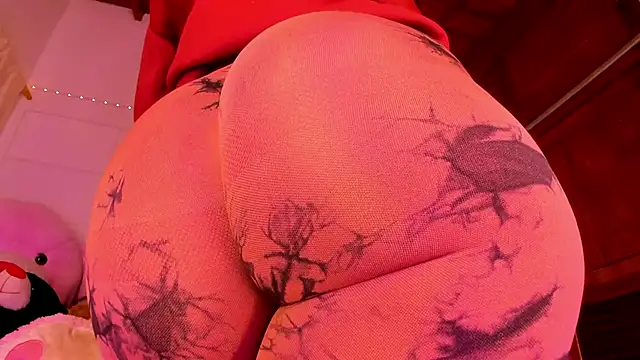 Snapshot of Gabby_Haze chatting on May 15, 11:23 pm Gabby Haze online show from May 15, 11:23 pm